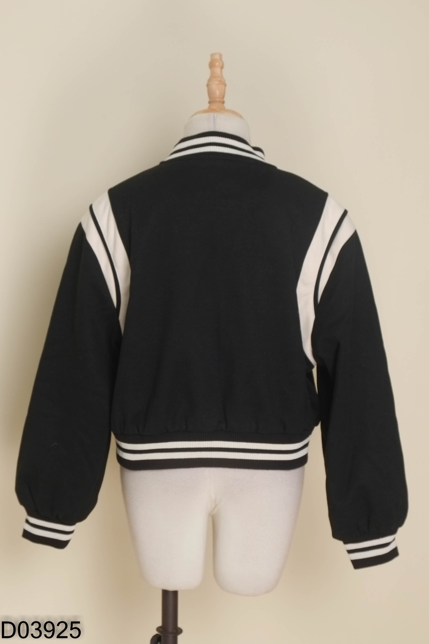 Áo bomber đen phối be