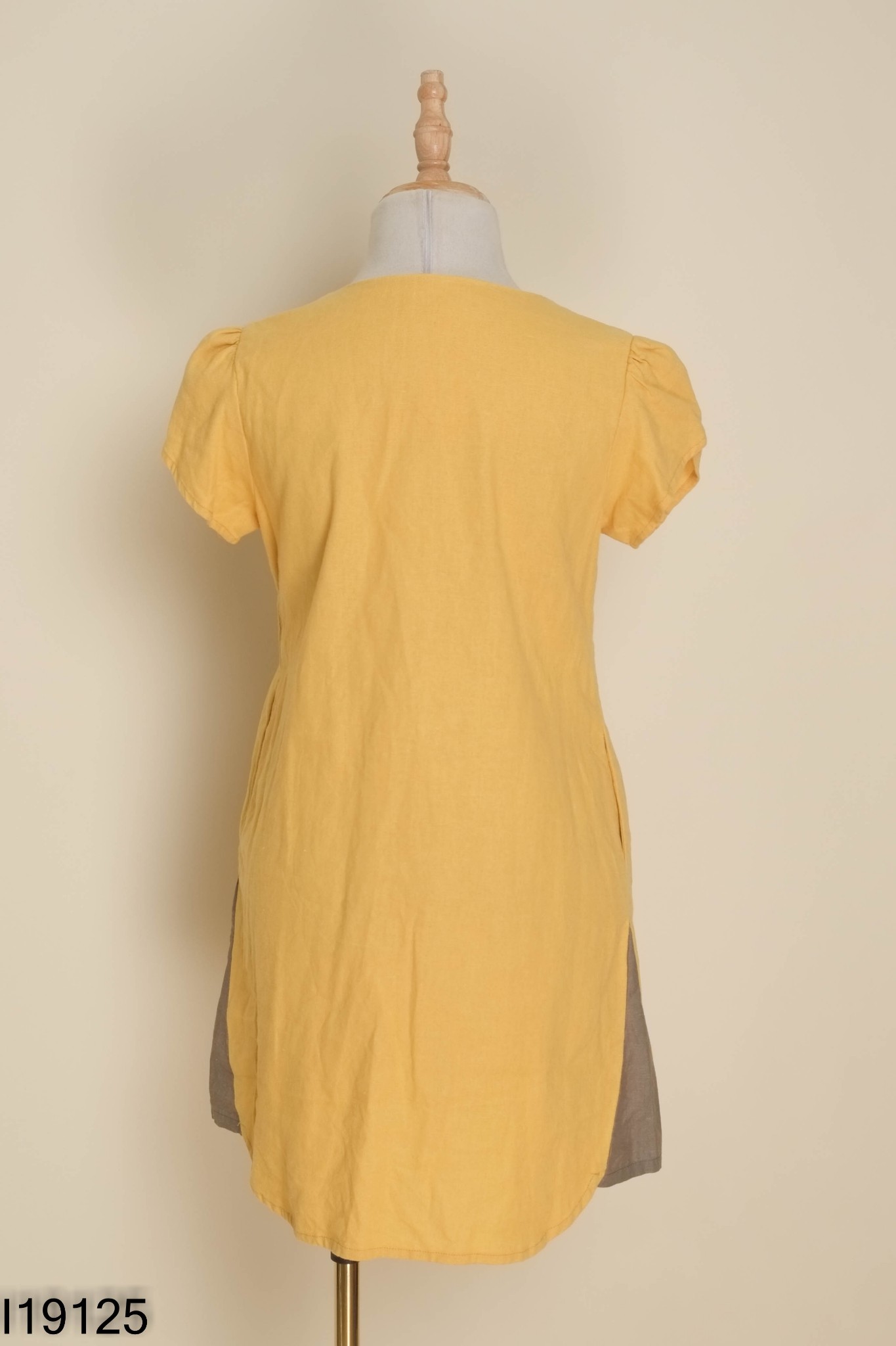 Váy linen vàng thêu hoa