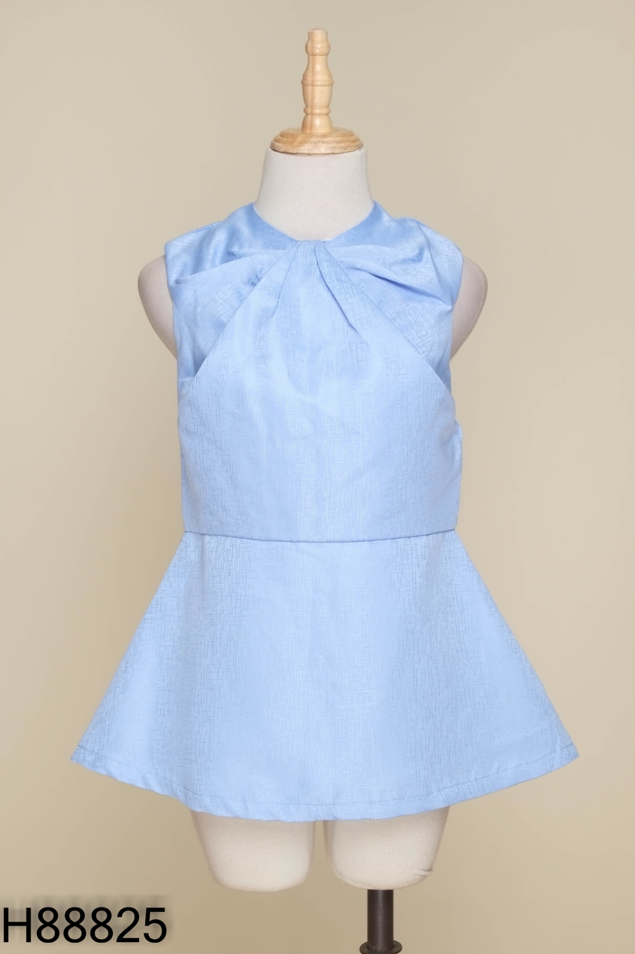 Áo xanh RECHIC cổ xoắn