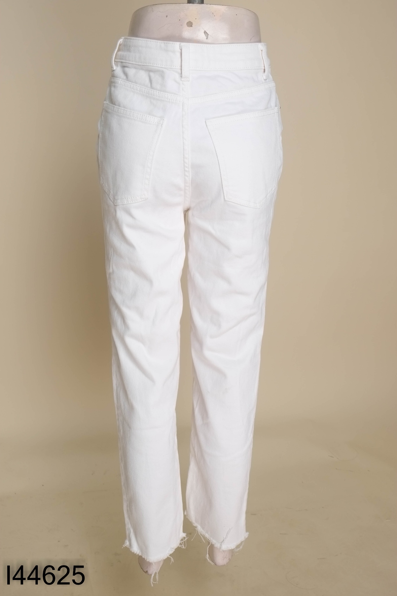 Quần AMM jeans trắng cắt gấu