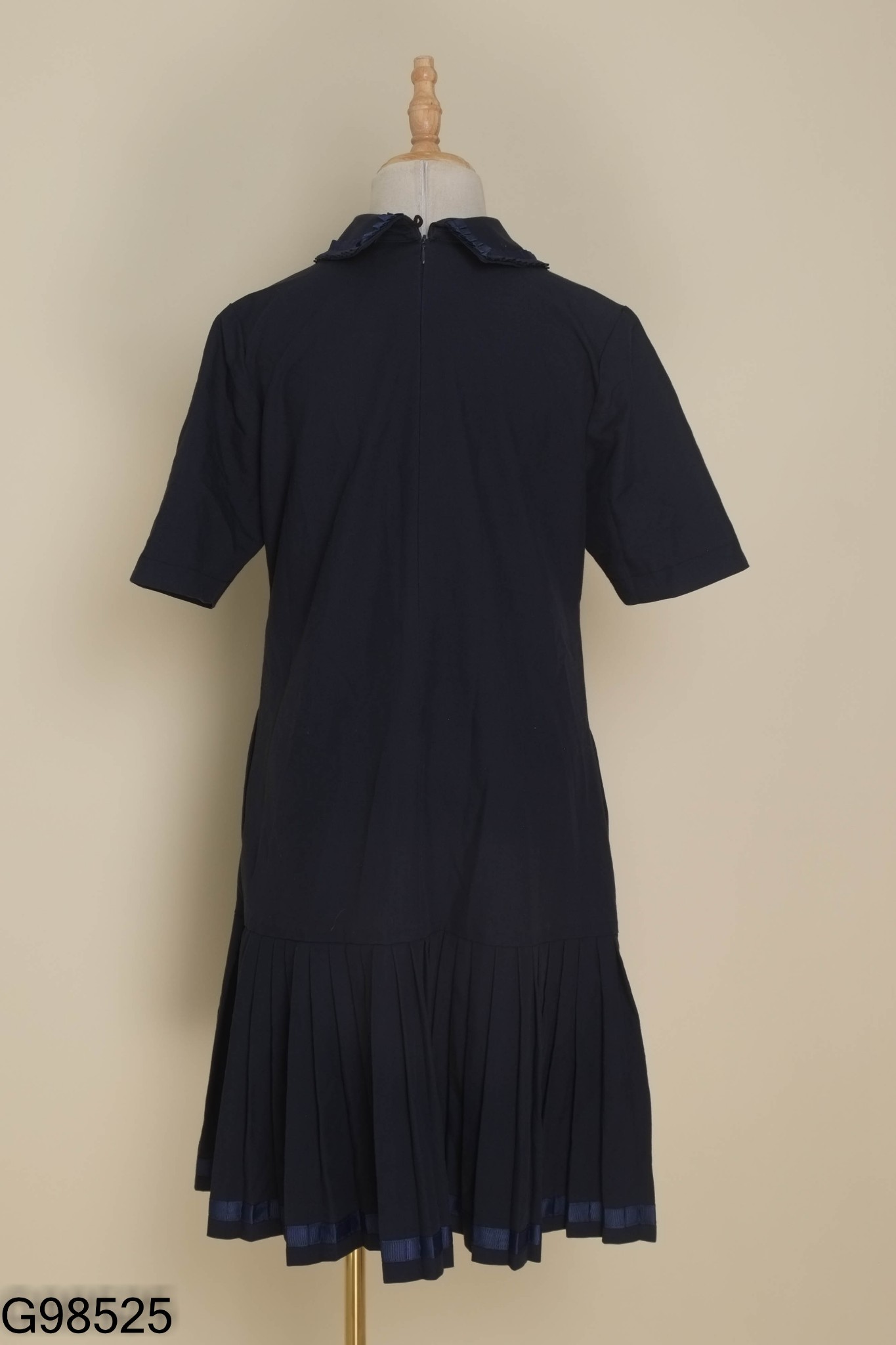Váy xanh than phối xếp ly
