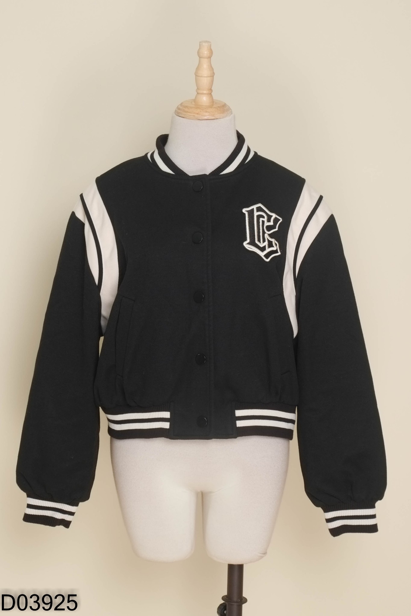 Áo bomber đen phối be