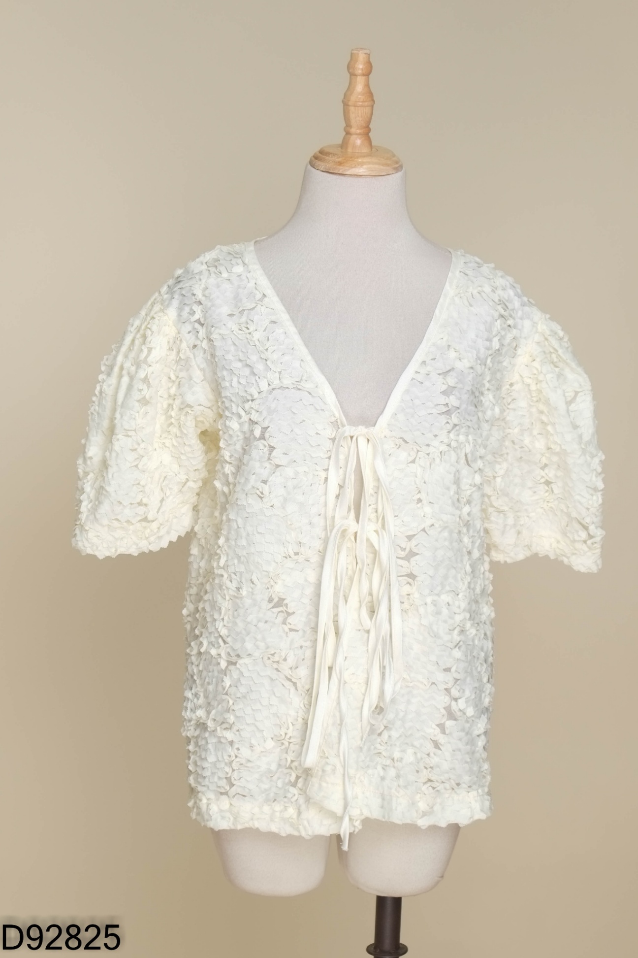 Áo kiểu ren buộc dây