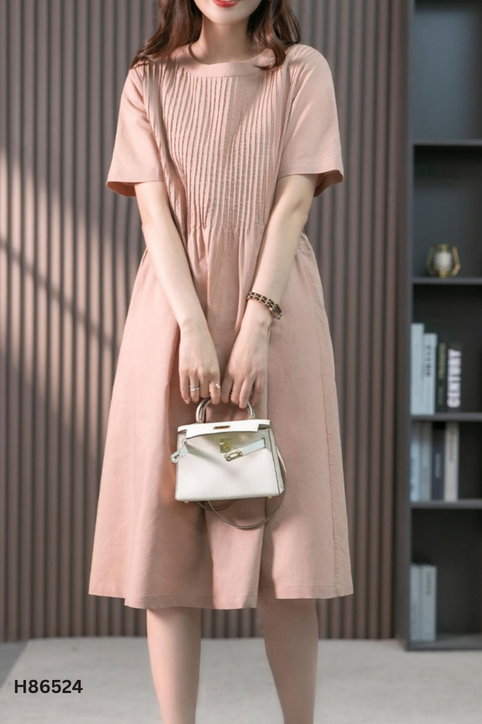 Váy linen hồng gấp ly