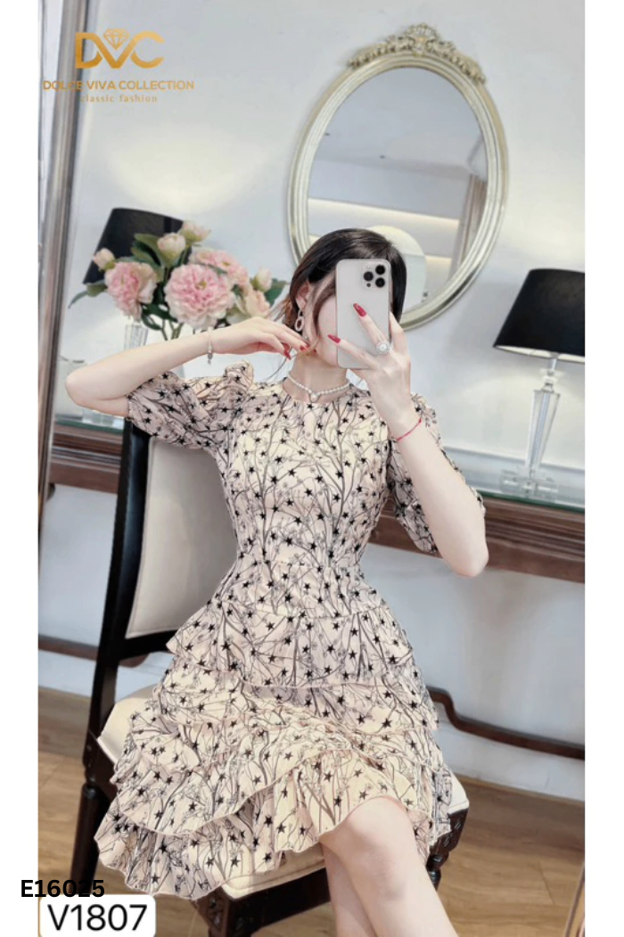 Váy be DVC họa tiết sao đen