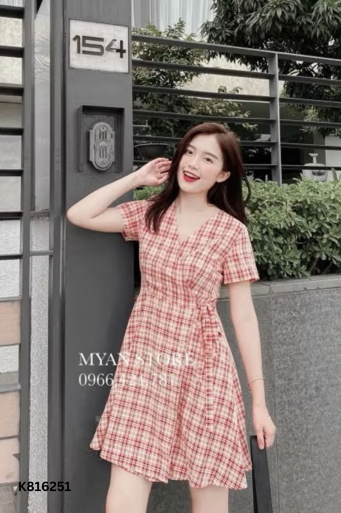 Váy be MYAN kẻ đỏ
