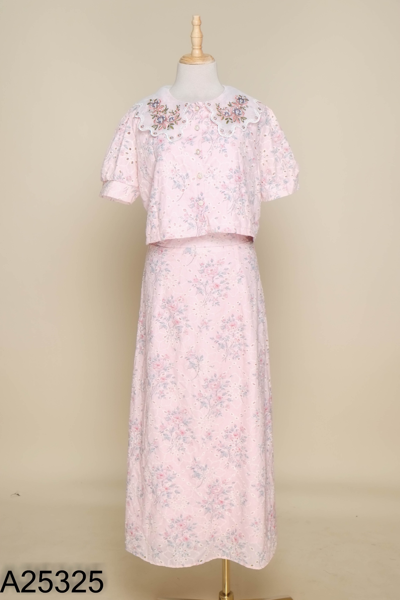 Set Áo hồng hoa cổ đính cườm + chân váy