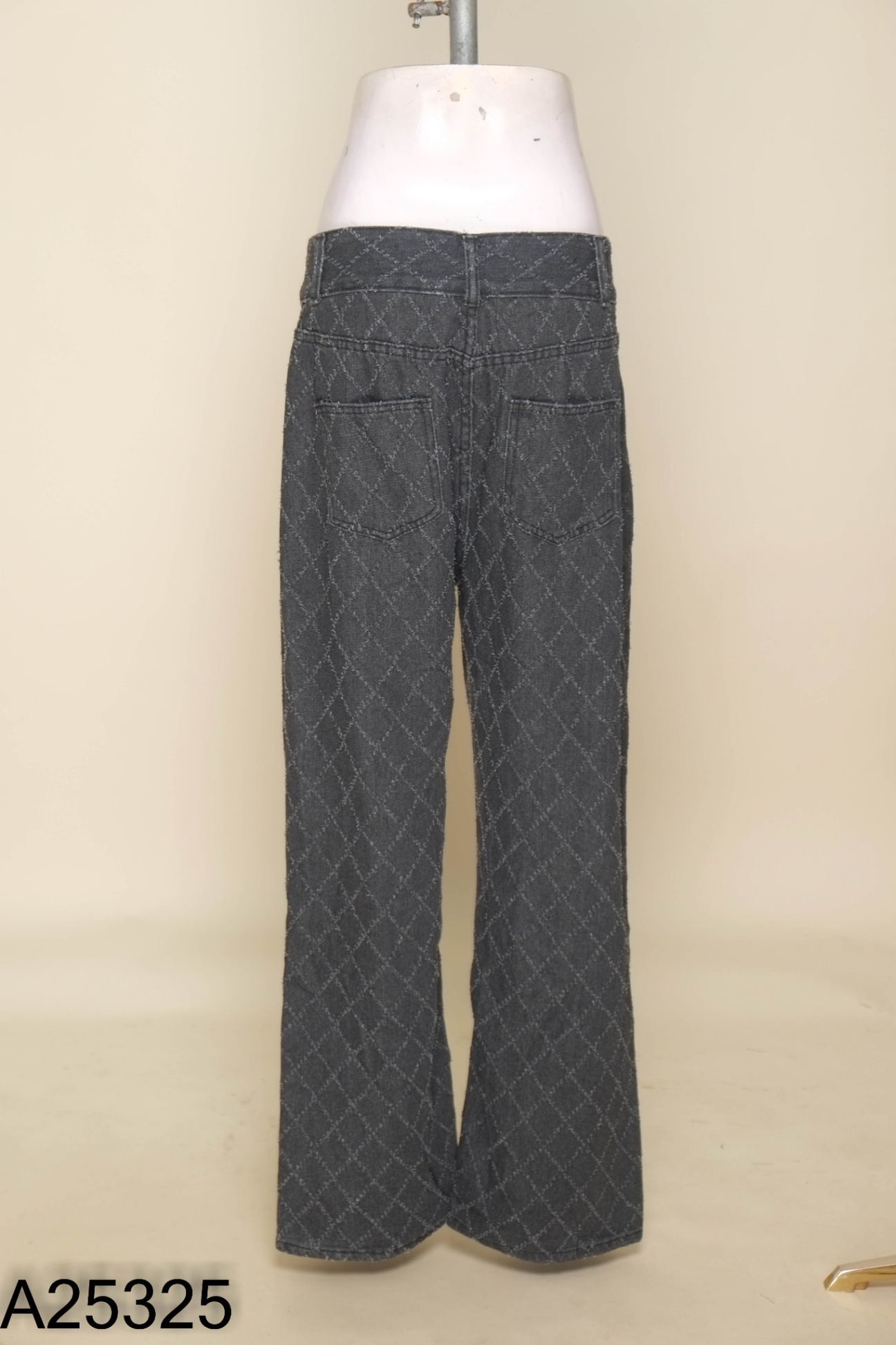 Quần jeans xám rách