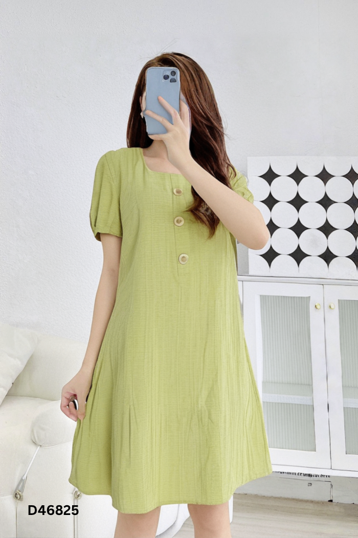 Váy xanh lá hoạ tiết vân