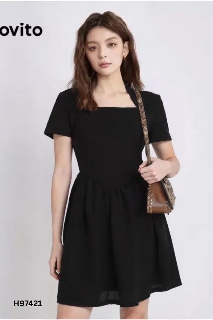 NEWTAG Váy LOVITO đen trơn cổ vuông