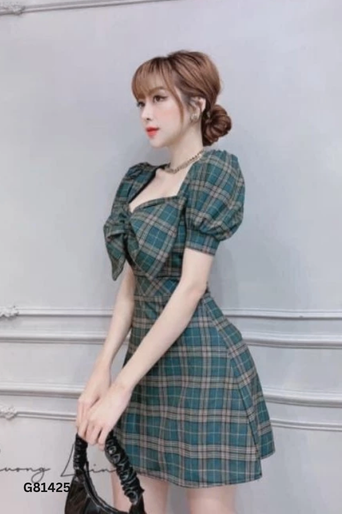 Váy kẻ be xanh nơ