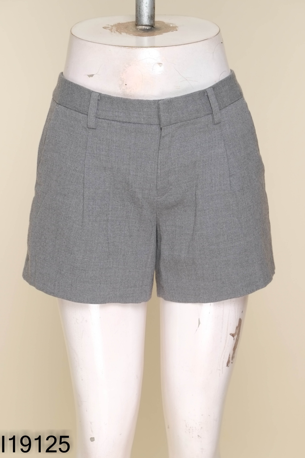 Quần shorts UNIQLO xám