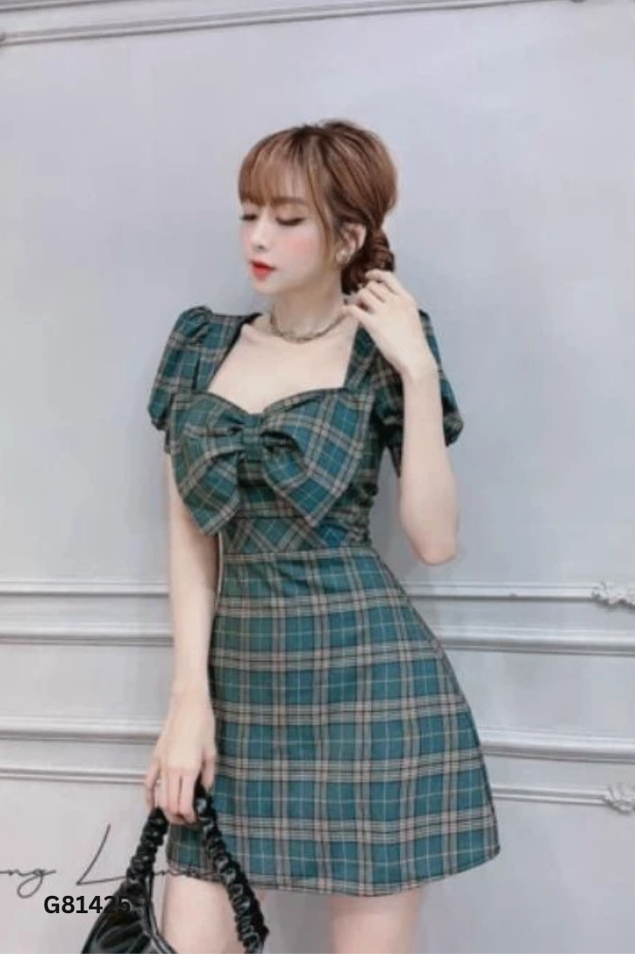 Váy kẻ be xanh nơ