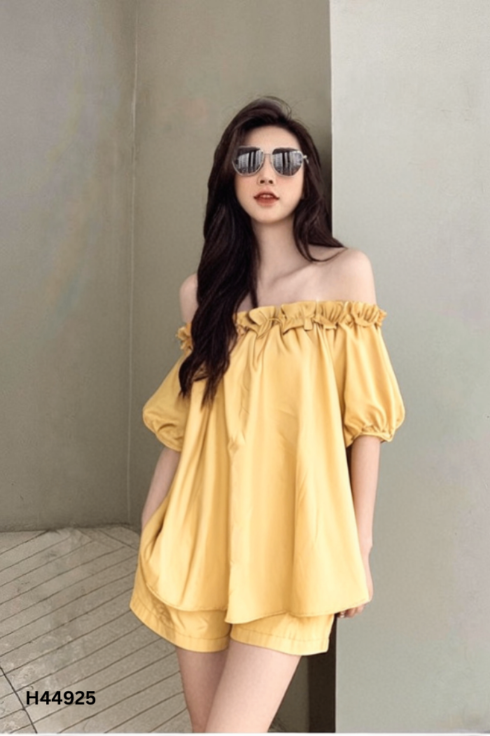 Set Áo trễ vai nâu be bèo + quần shorts