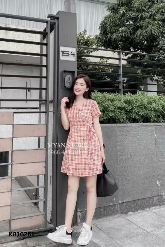 Váy be MYAN kẻ đỏ