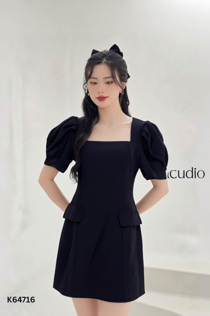 Váy nhỡ đen trơn cổ vuông