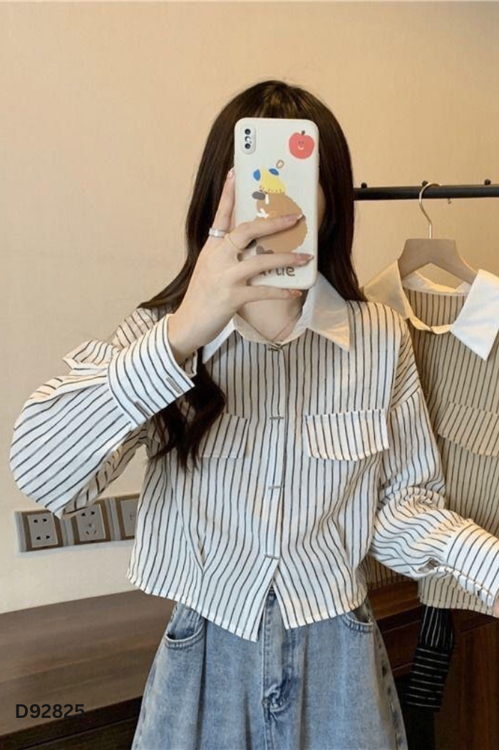 Áo sơ mi xanh kẻ cổ trắng