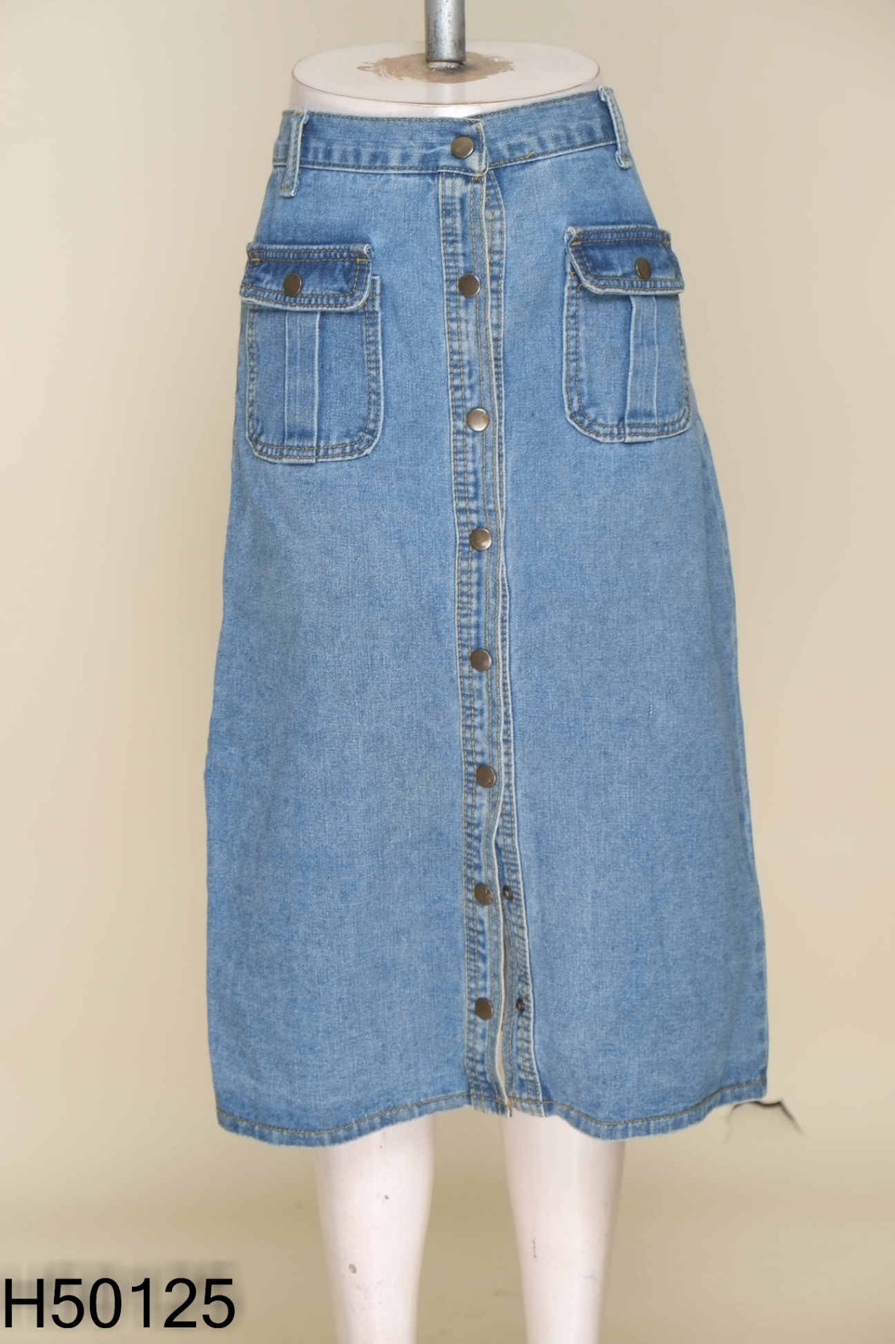Chân váy Jeans xanh phối cúc