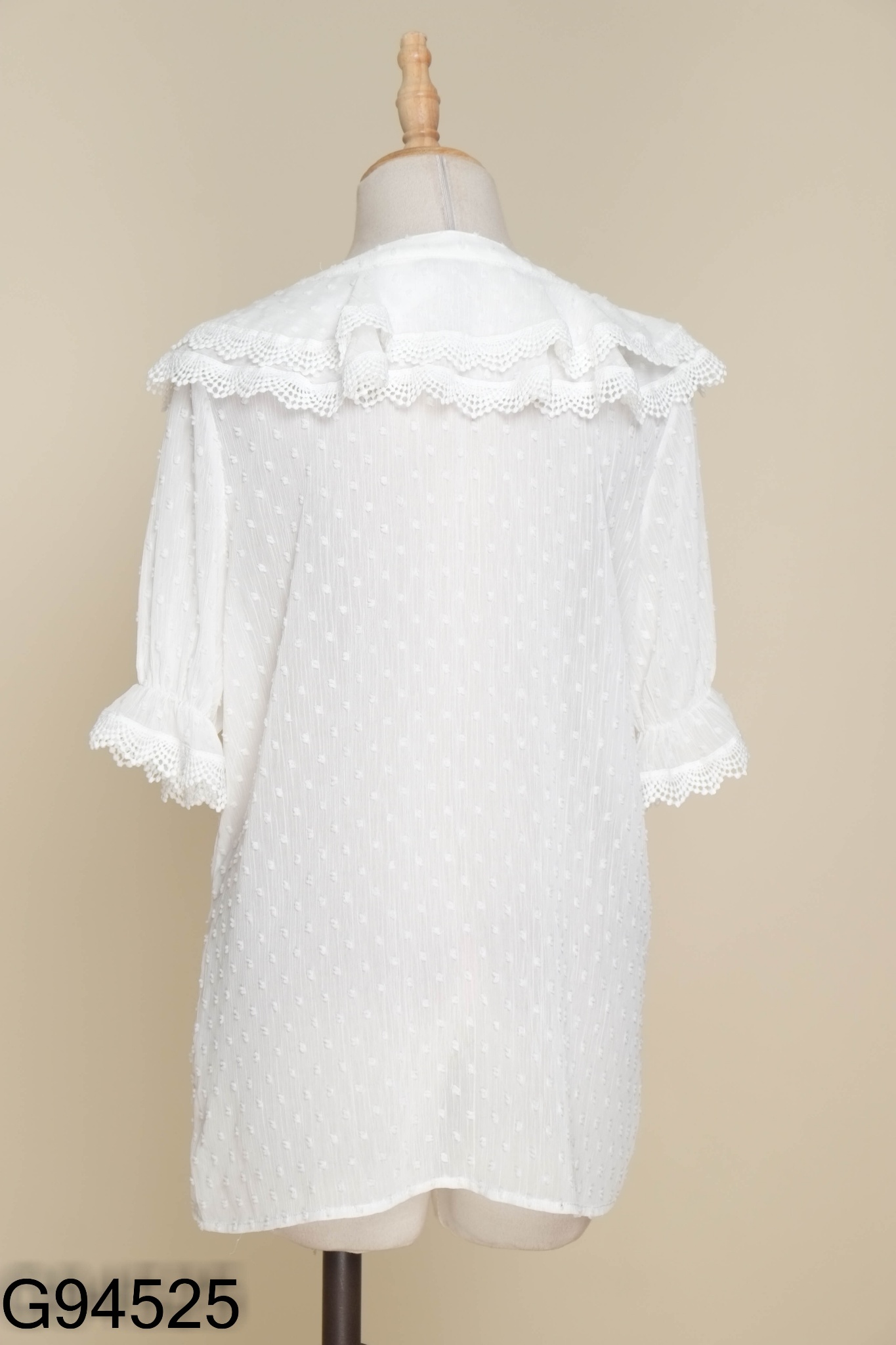 Áo trắng MIXXO phối bèo