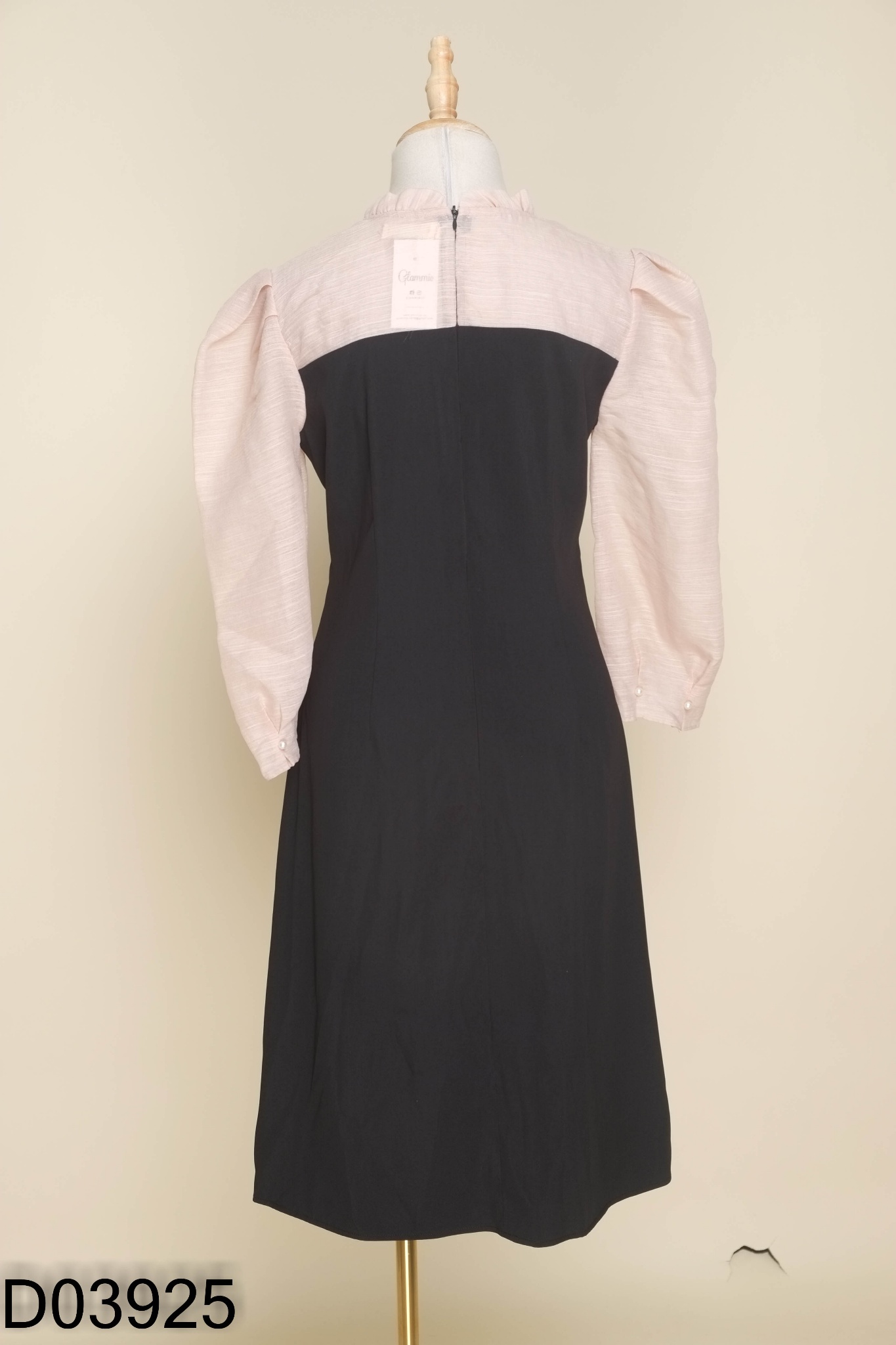 Váy đen CHARME STORE phối be