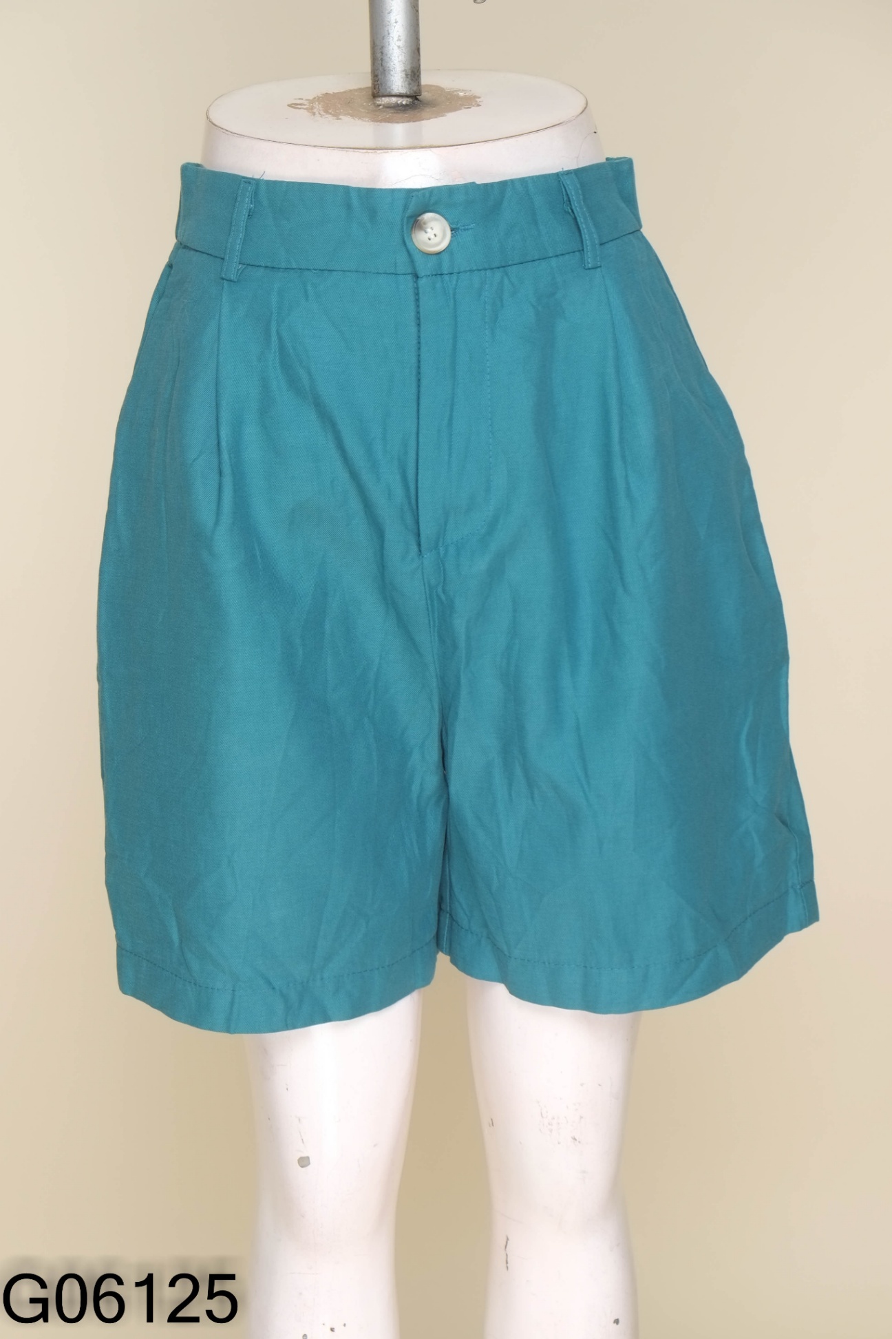 Quần shorts xanh trơn