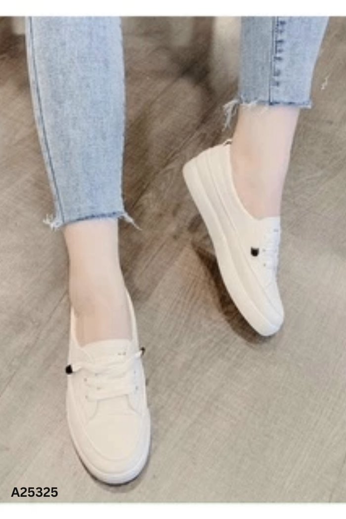 Giày trắng đan dây