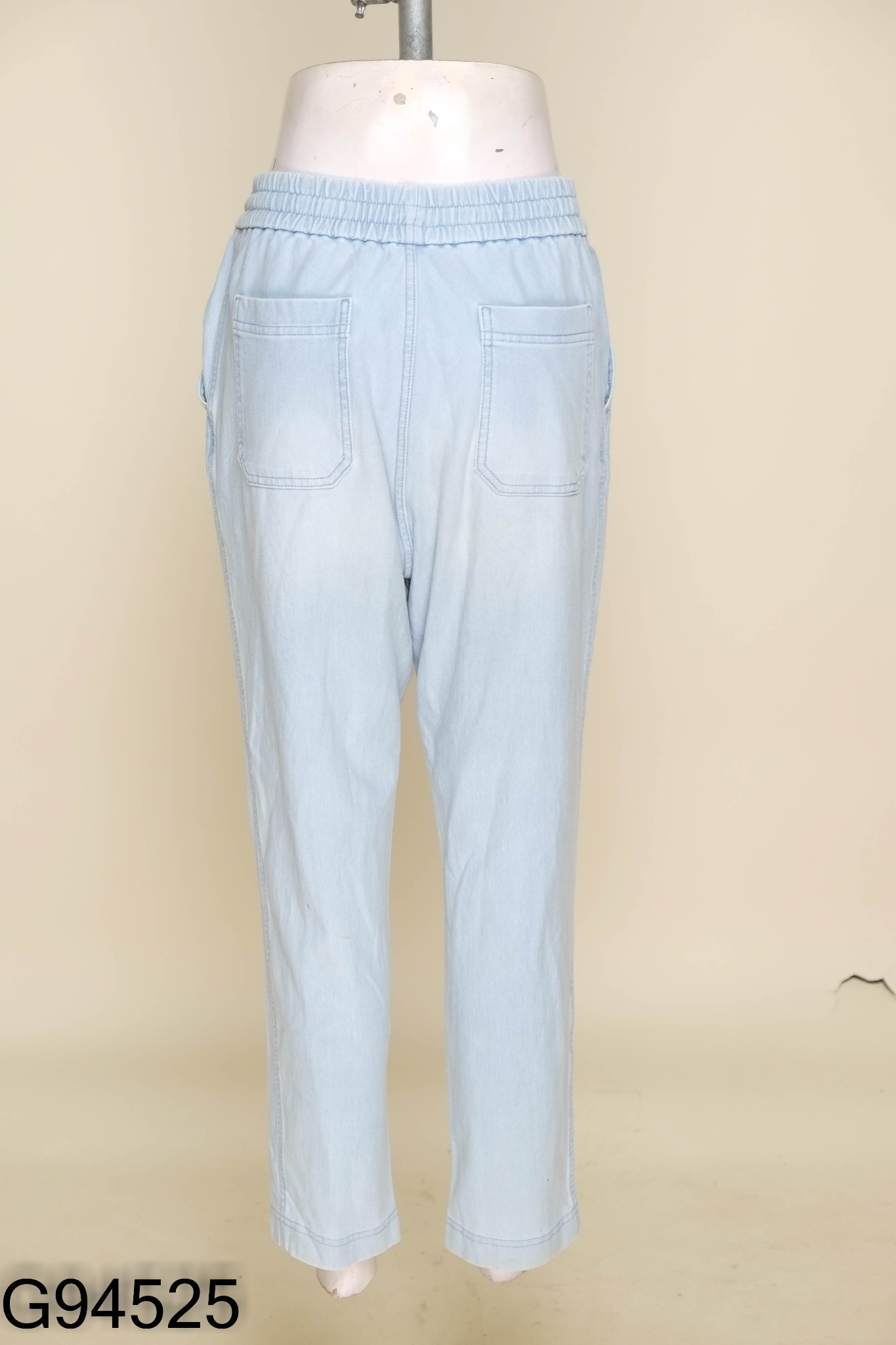 Quần jeans UNIQLO xanh nhạt eo chun