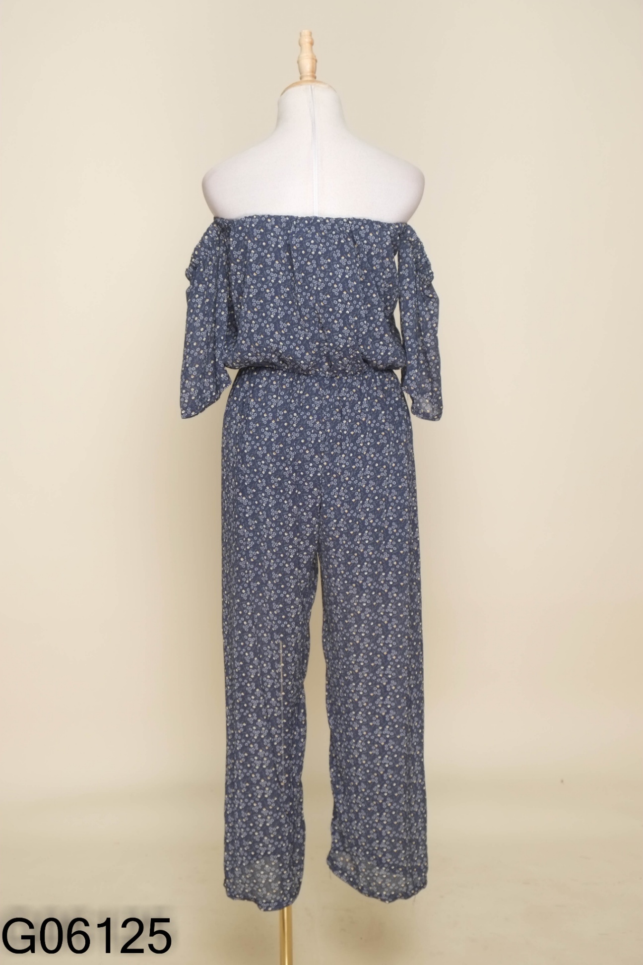 Jumpsuits trễ vai xanh họa tiết hoa