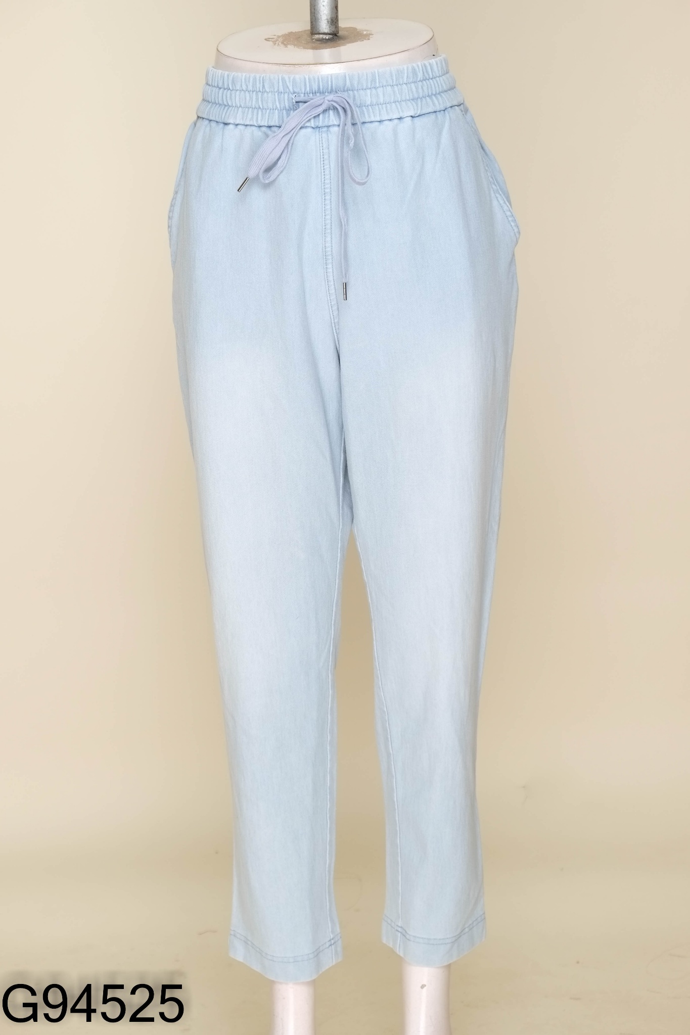 Quần jeans UNIQLO xanh nhạt eo chun