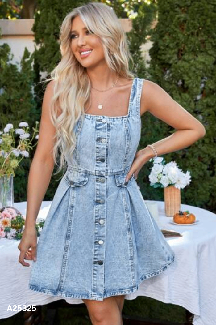 Váy jeans xanh cúc bạc