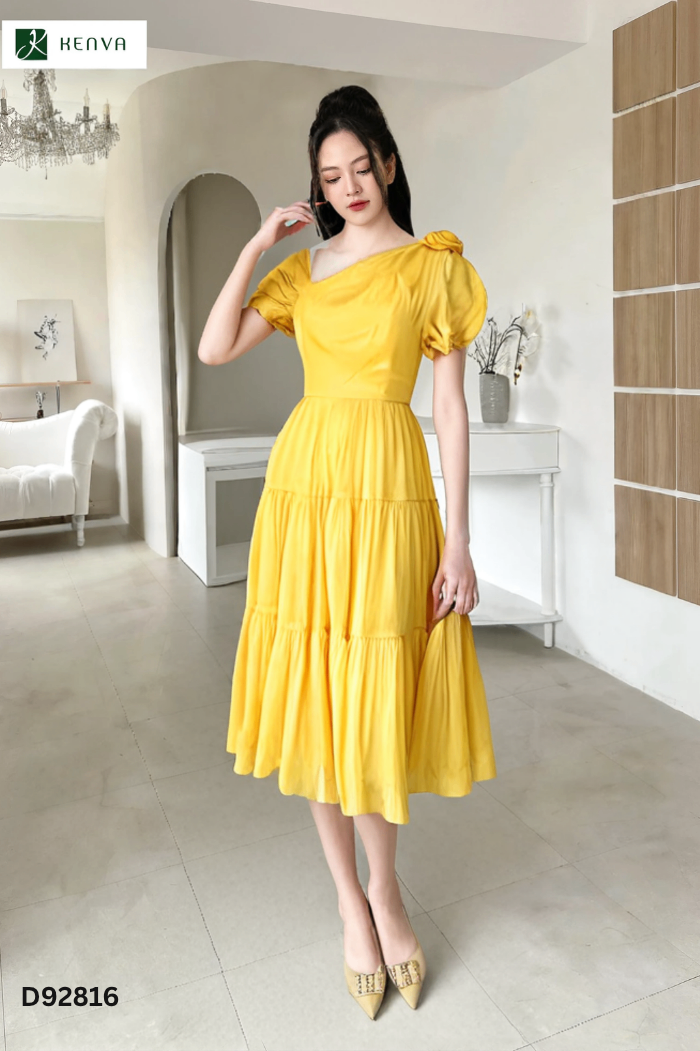 NEWTAG Váy vàng cổ lệch phối hoa