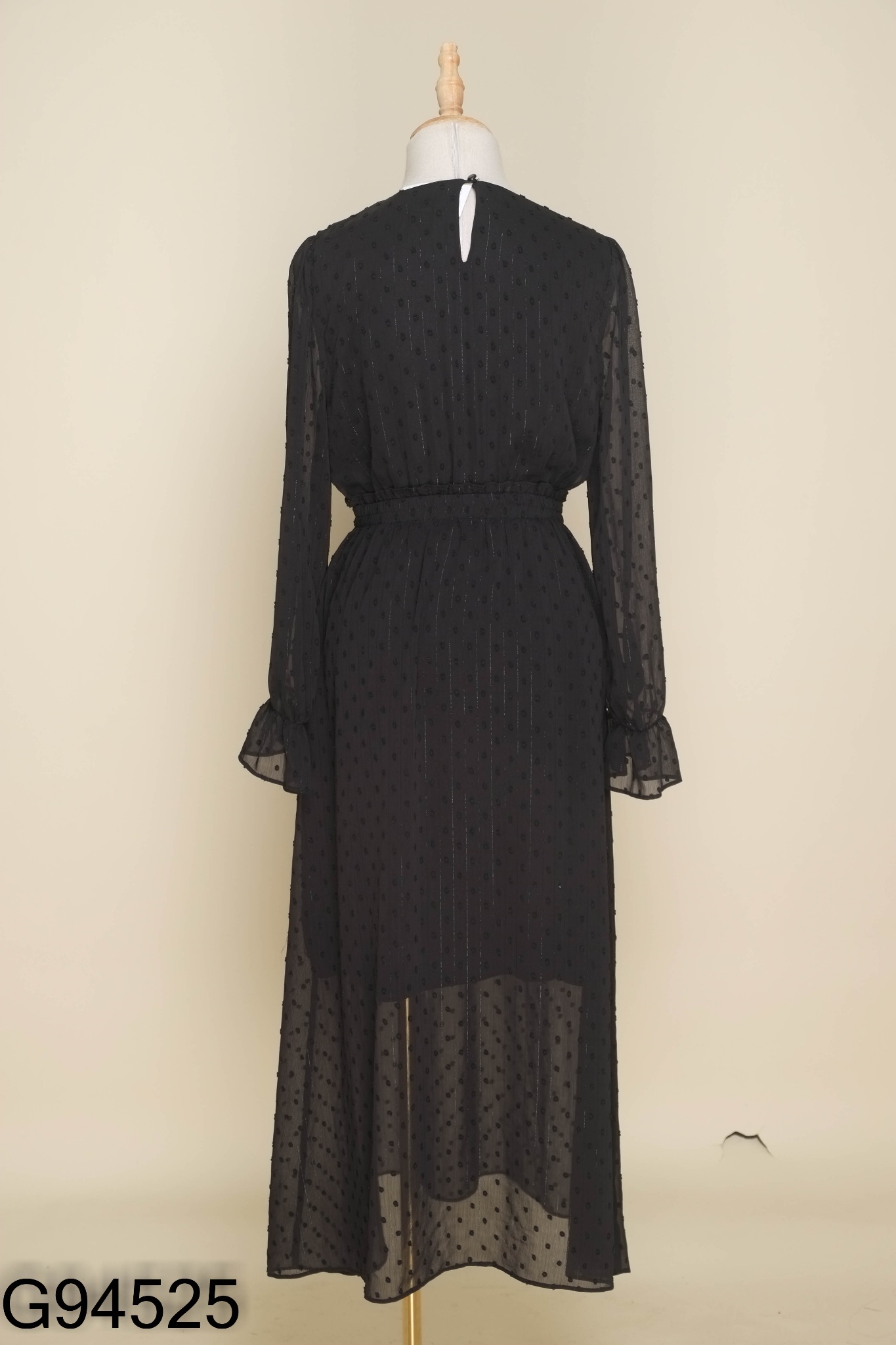Váy đen MIXXO eo chun cổ V