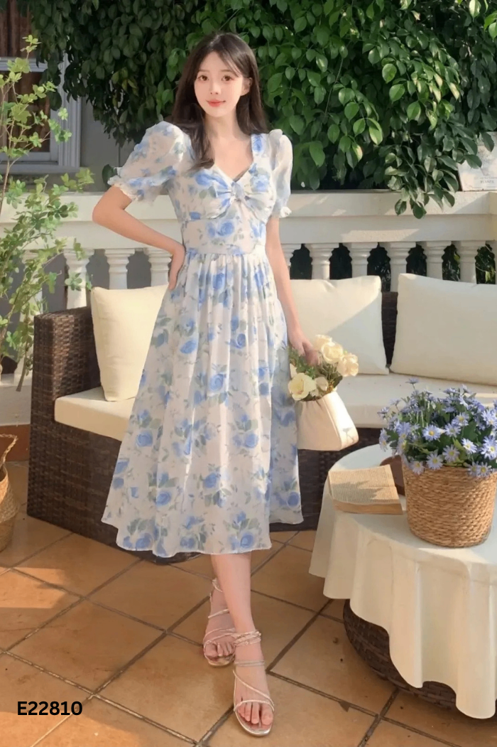 Váy trắng hoa xanh
