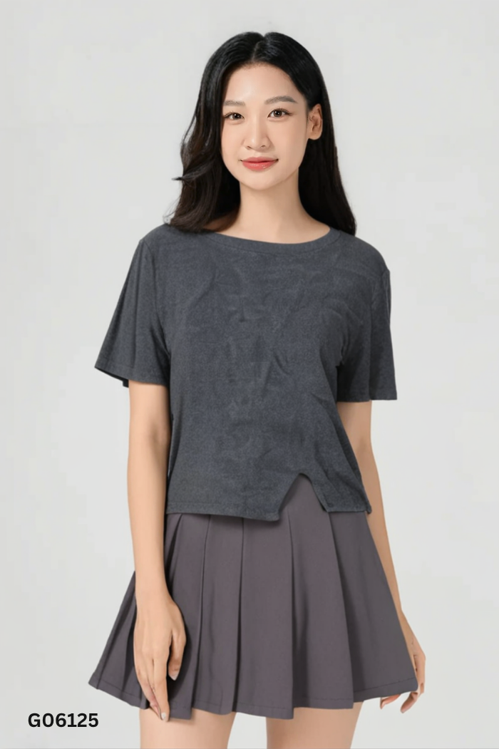 Set áo thun xám + chân váy xếp ly