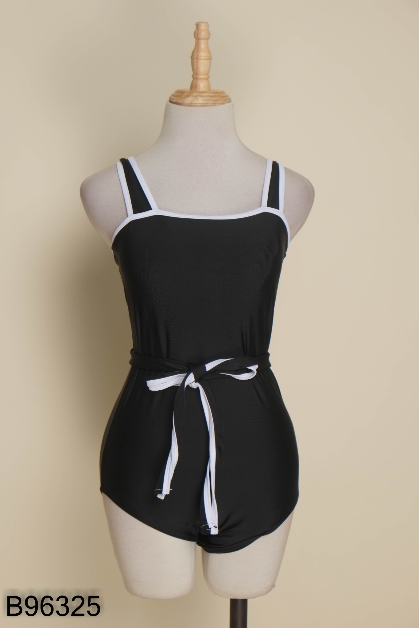 Bikini 1 mảnh đen viền trắng