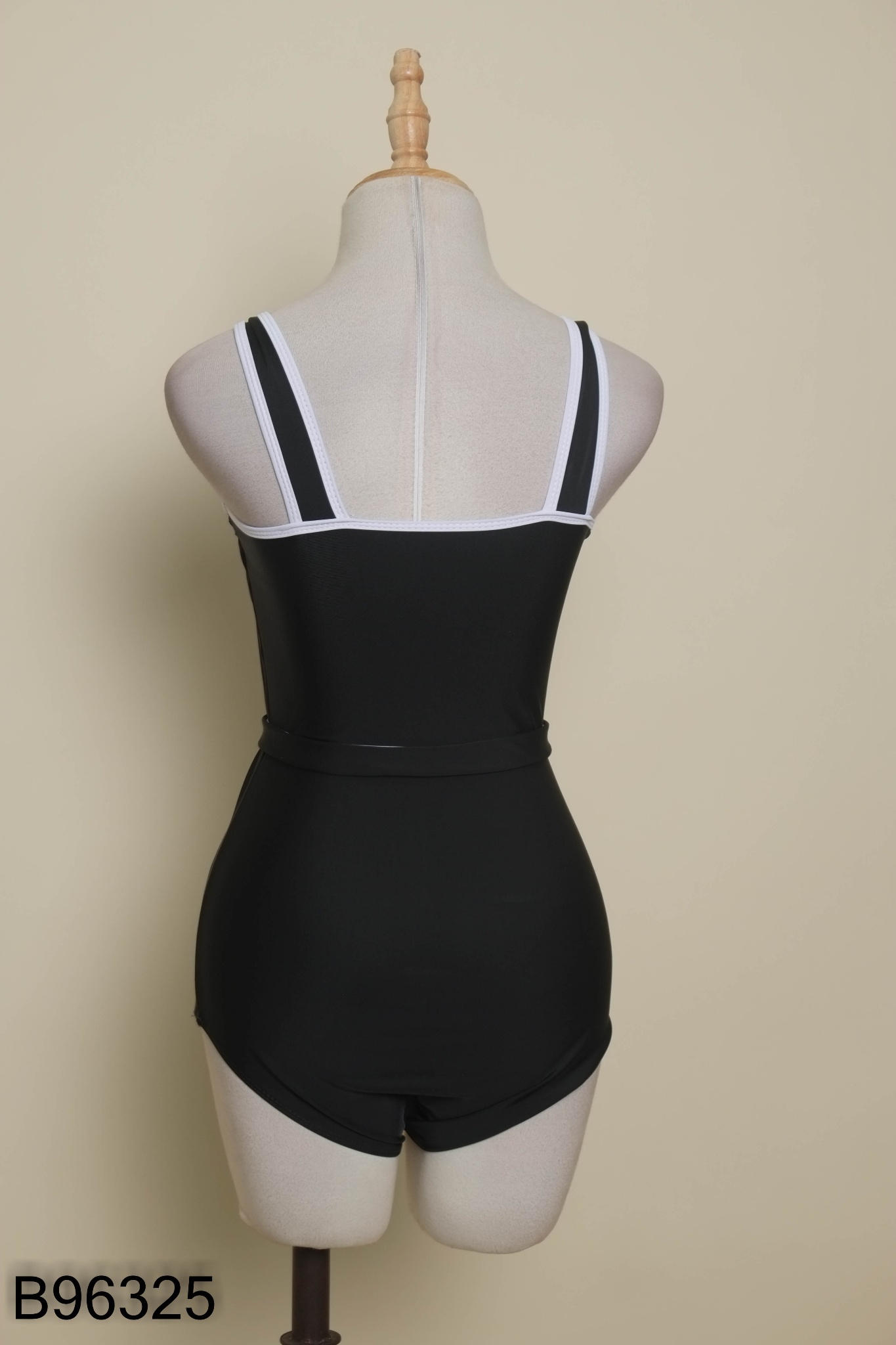 Bikini 1 mảnh đen viền trắng
