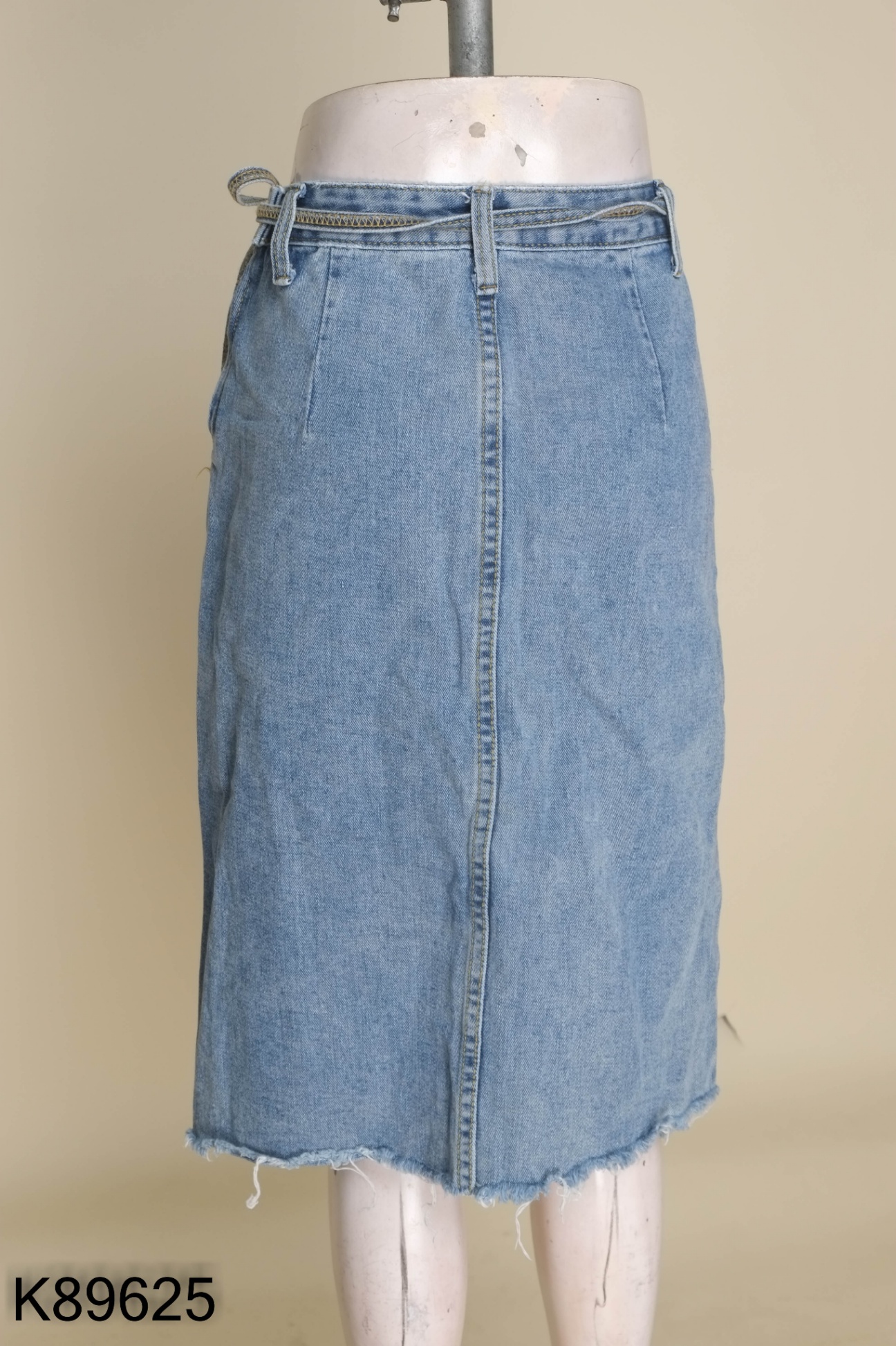 Chân váy nhỡ jeans xanh phối đai