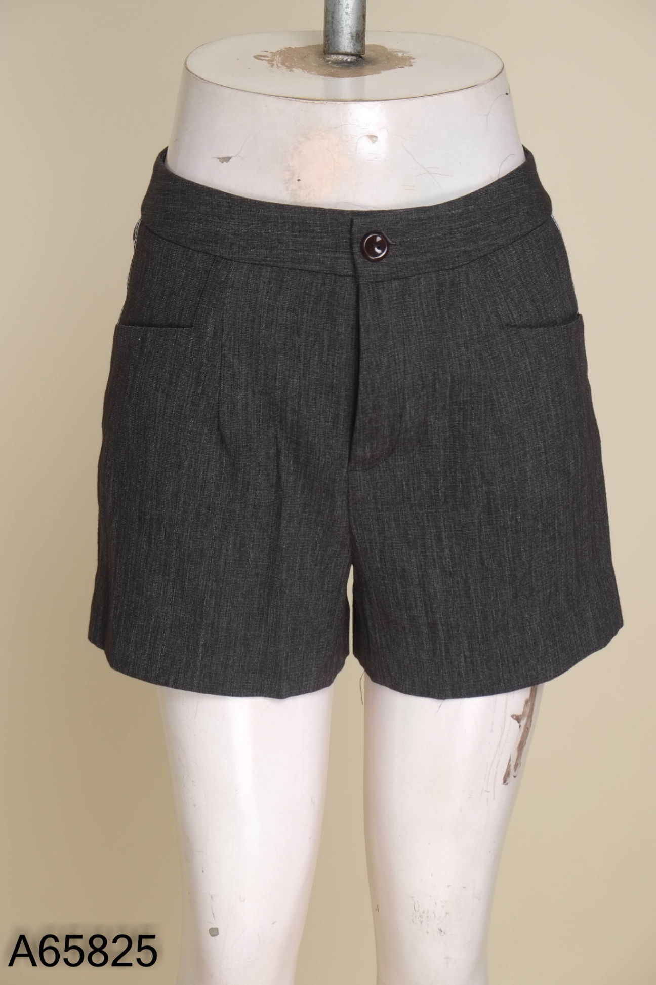 Quần shorts PANTIO xám sọc trắng