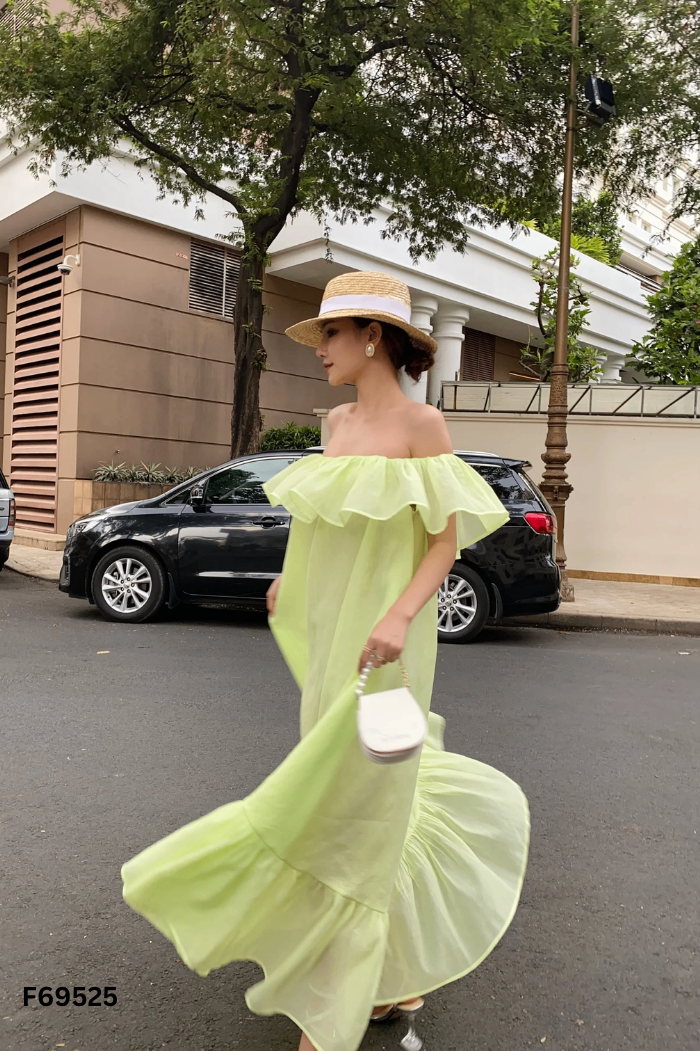 Váy trễ vai tơ vàng xanh