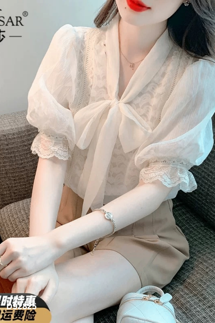Áo kiểu be phối ren