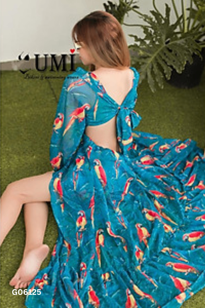Váy kiểu xanh hở lưng hoạ tiết xanh