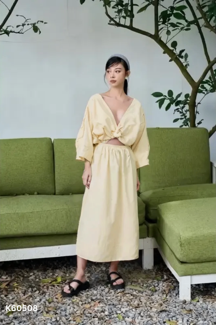 Váy be trơn cổ V