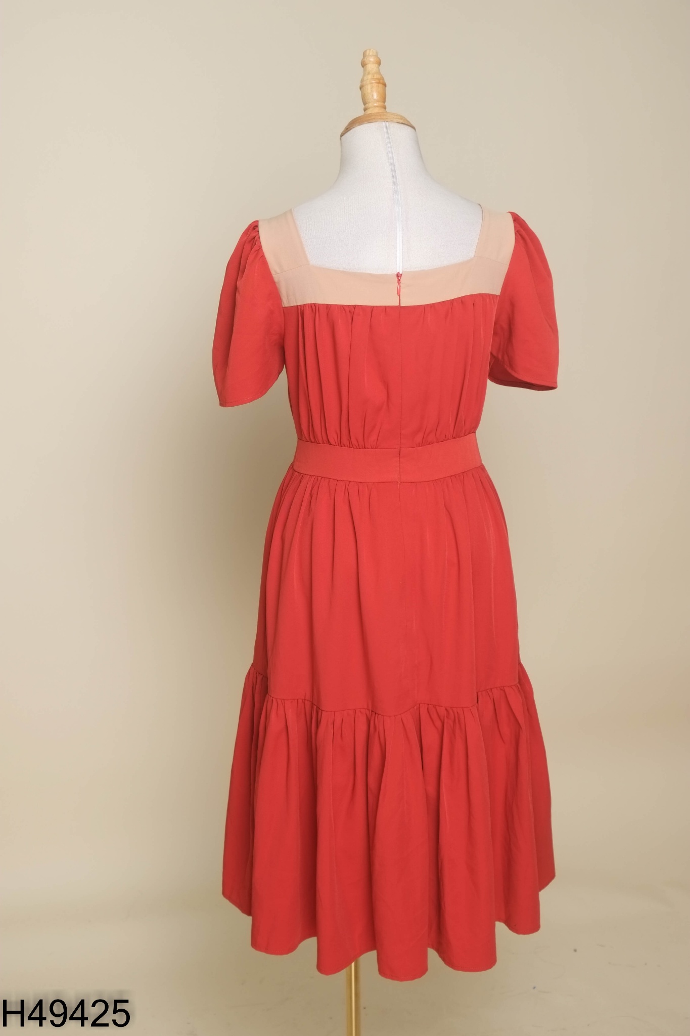 Váy đỏ OLV BOUTIQUE viền be thêu hoa