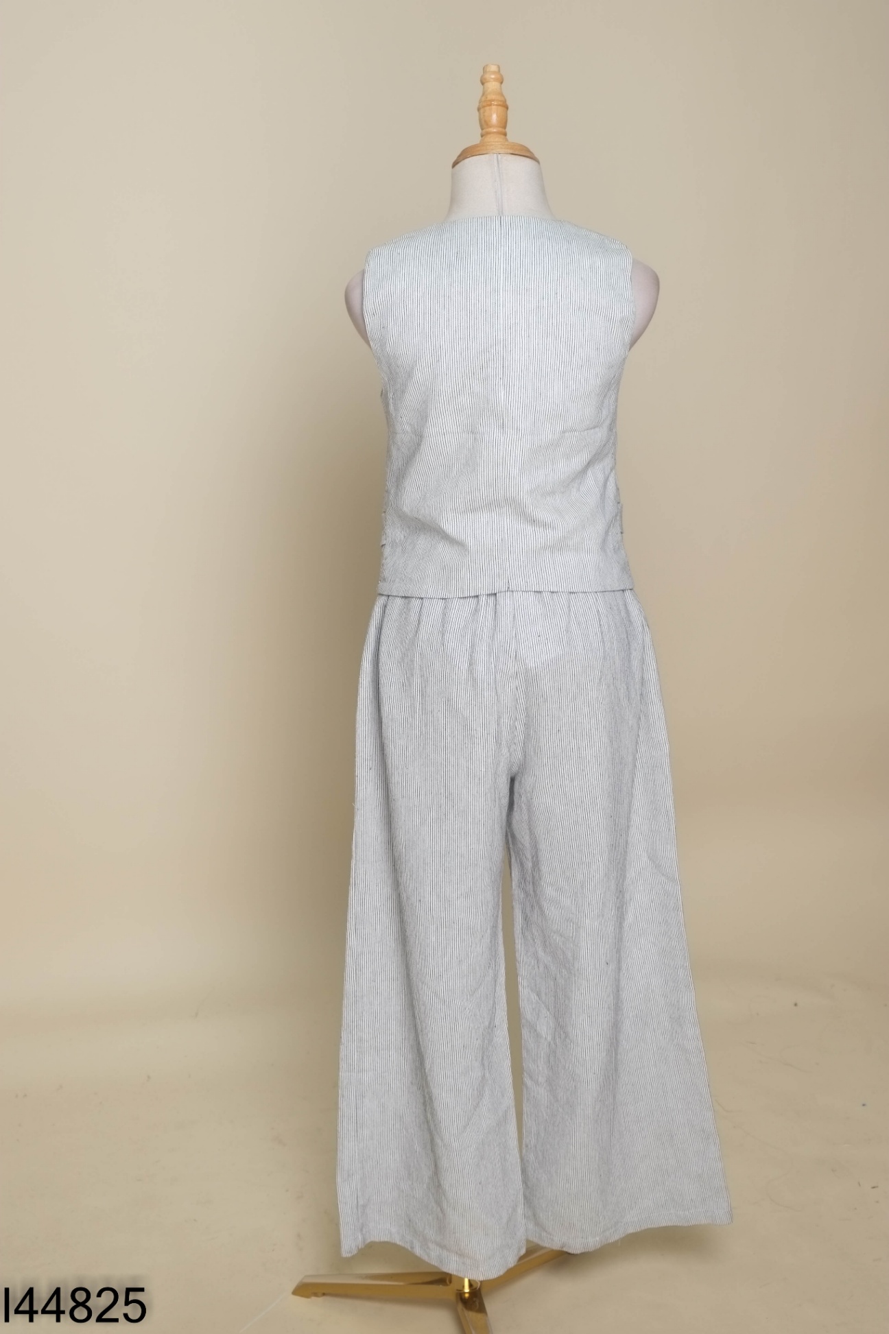 NEWTAG Set WG.WE trắng sọc đen áo gile + quần