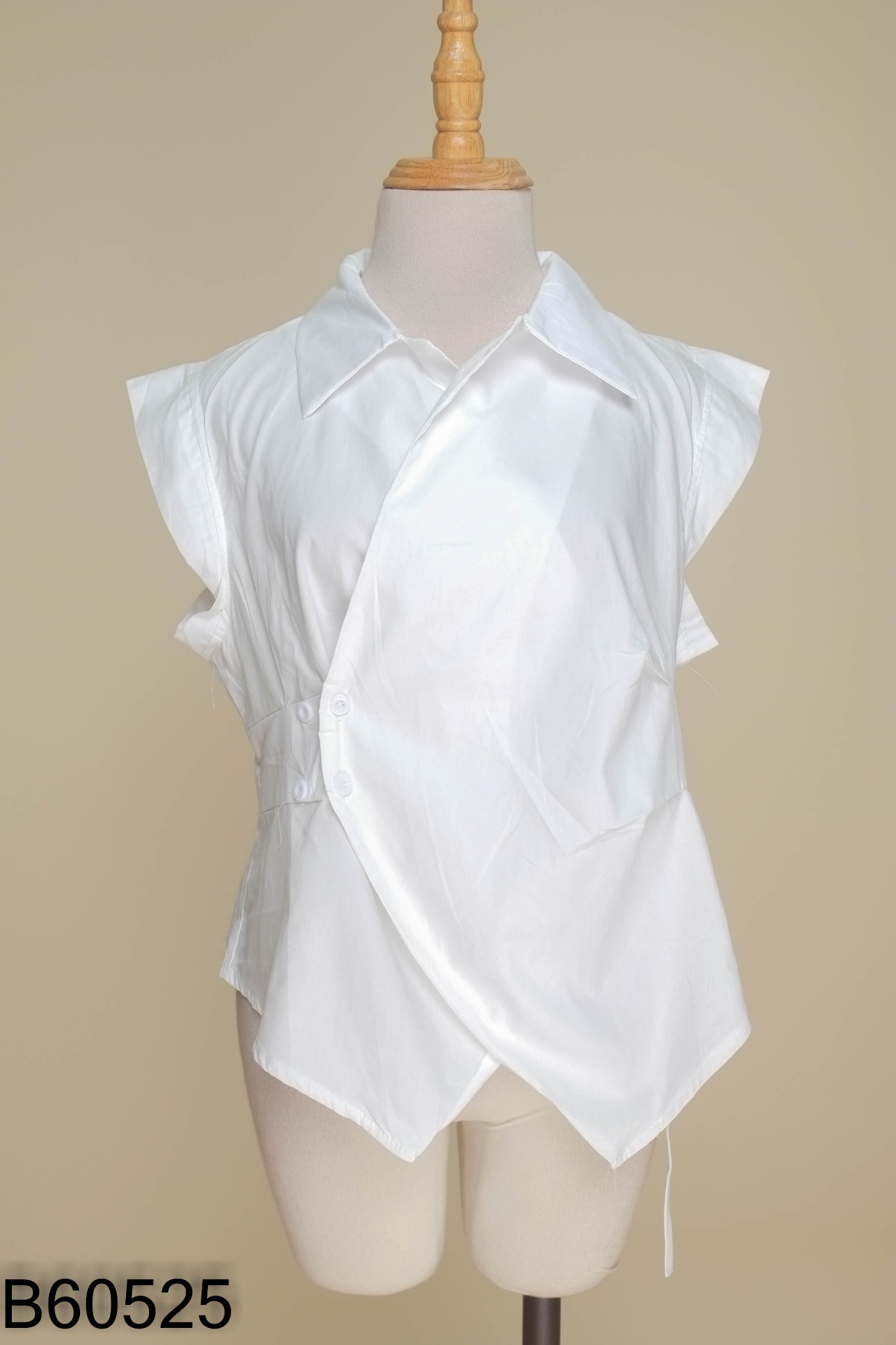 NEWTAG Áo sát nách trắng cổ vest