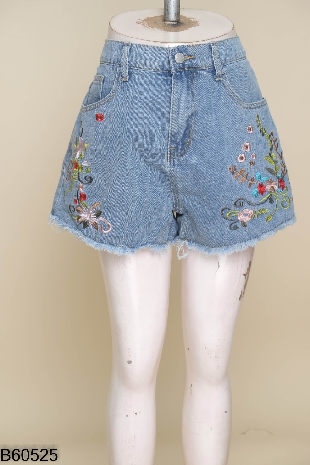 Quần shorts jeans SHEIN thêu hoa