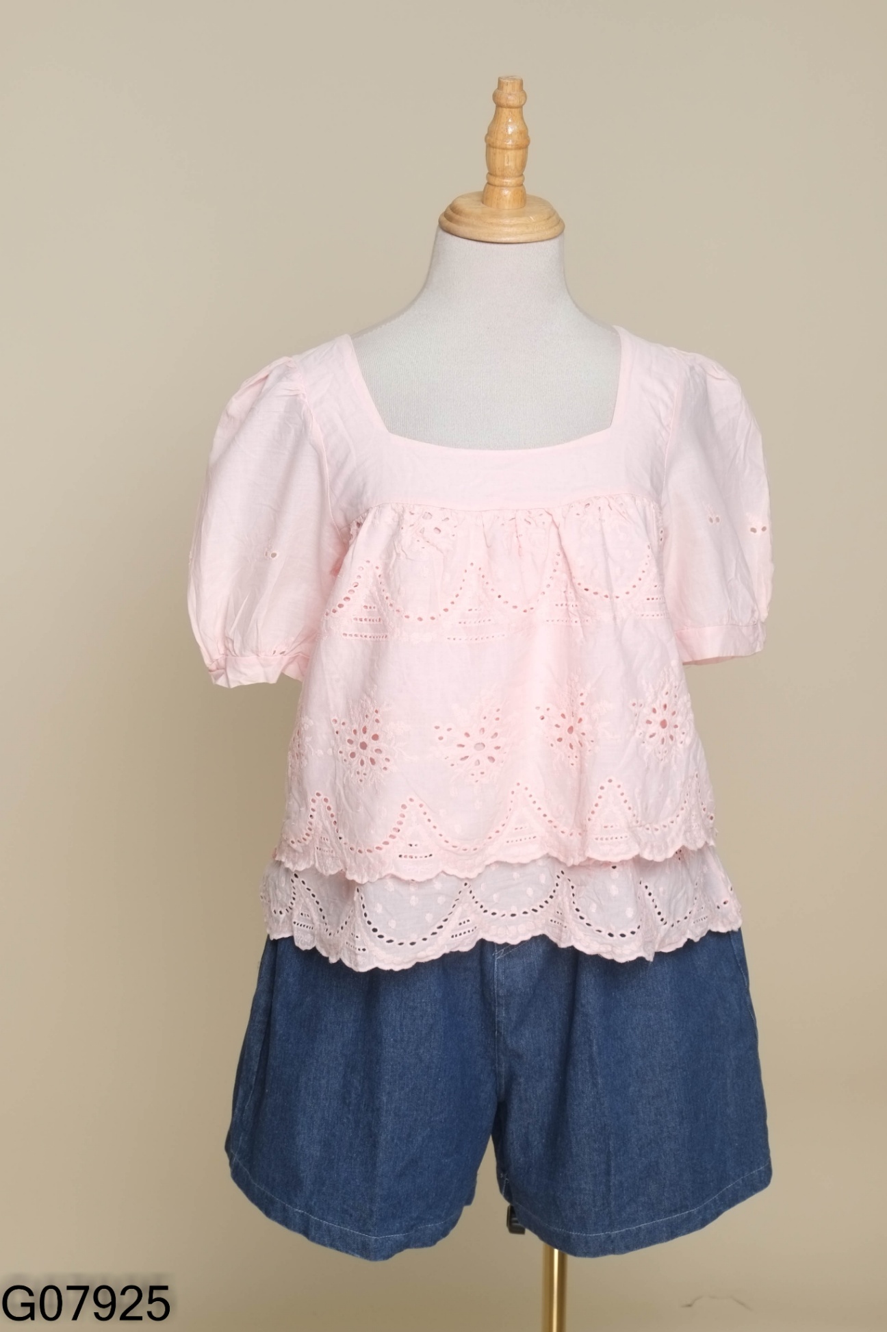 Set Áo hồng cổ vuông + quần shorts jeans xanh