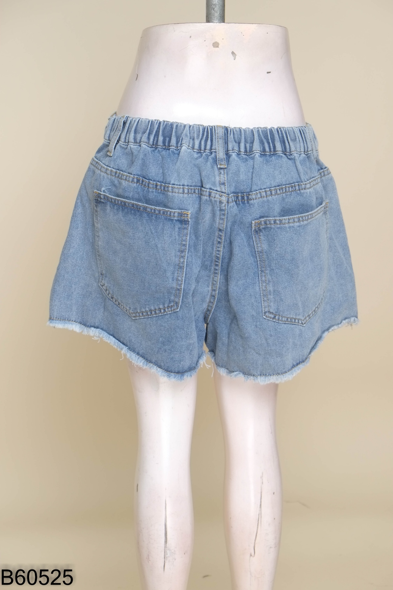 Quần shorts jeans SHEIN thêu hoa