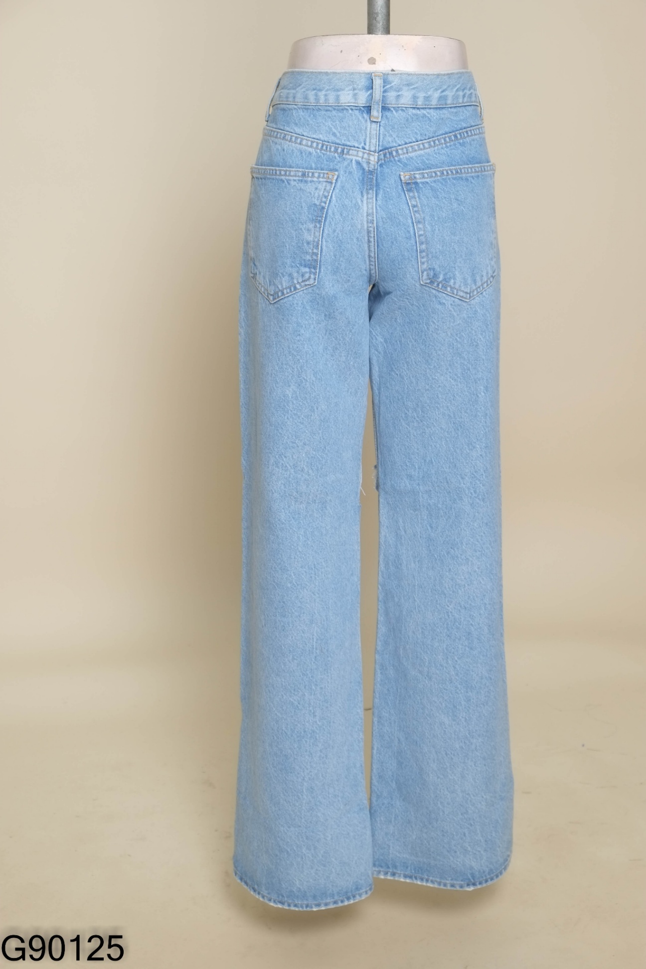 NEWTAG Quần jeans MANGO xanh rách