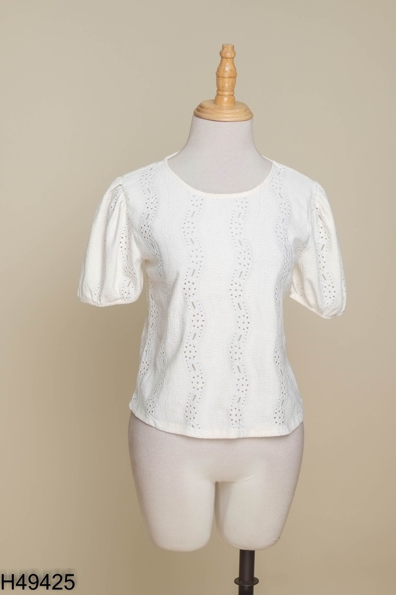 Áo be ZARA dập lỗ tay phồng
